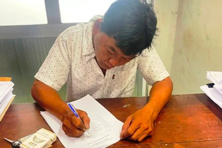 Đối tượng Nguyễn Văn Khanh tại cơ quan công an.