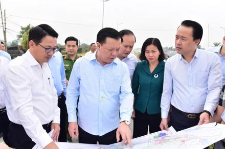 Thường trực Thành ủy Hà Nội kiểm tra việc triển khai các dự án trên địa bàn quận Bắc Từ Liêm.