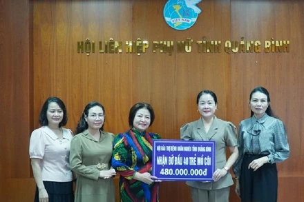 Hội Bảo trợ bệnh nhân nghèo Quảng Bình trao 480 triệu đồng trong chương trình “Mẹ đỡ đầu - Kết nối yêu thương” cho 40 trẻ mồ côi khó khăn trong tỉnh.