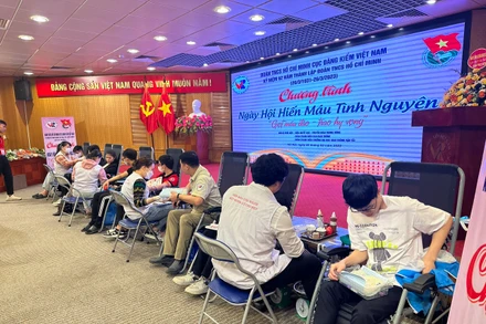 Đoàn Thanh niên Cục Đăng kiểm Việt Nam tổ chức chương trình hiến máu tình nguyện “Giọt máu đào-Trao hy vọng”.