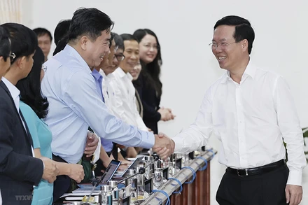 Chủ tịch nước Võ Văn Thưởng làm việc với lãnh đạo chủ chốt tỉnh Phú Yên về triển khai thực hiện nhiệm vụ nửa đầu nhiệm kỳ Nghị quyết Đại hội XIII của Đảng, Nghị quyết Đại hội Đảng bộ tỉnh lần thứ 17, nhiệm kỳ 2020-2025. (Ảnh: TTXVN)