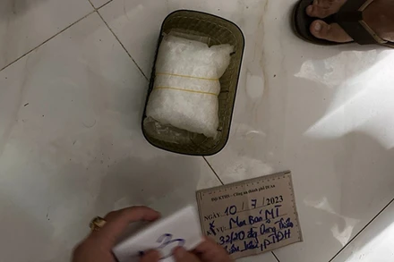 Công an thành phố Thuận An và Công an thành phố Dĩ An, tỉnh Bình Dương triệt xóa đường dây mua bán trái phép chất ma túy.