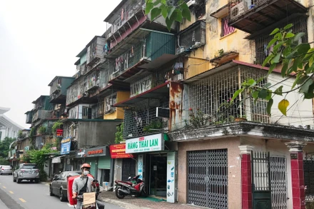 Chung cư cũ tại Hà Nội cần cải tạo, xây dựng lại.