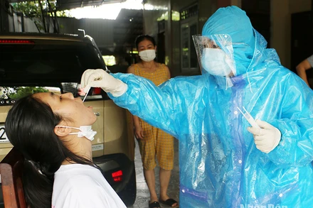 Trong giai đoạn bùng phát dịch Covid-19, rất nhiều lực lượng được huy động để lấy mẫu, vận chuyển bệnh phẩm.