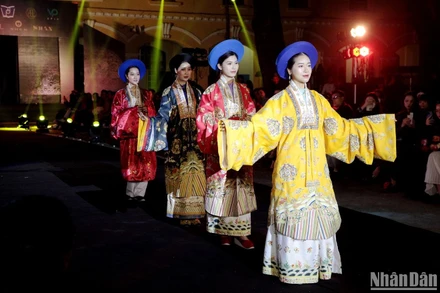 Một số mẫu thiết kế cổ phục.