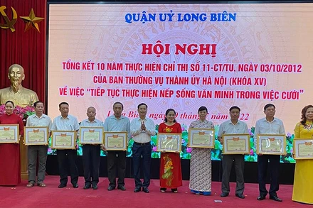 Biểu dương các tập thể, cá nhân thực hiện tốt nếp sống văn minh trong việc cưới.