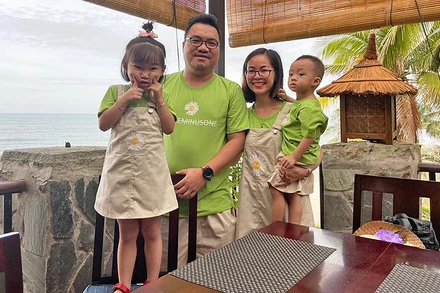 Gia đình anh Đặng Dương Minh Hoàng, chị Trần Thị Trang và các con Đặng Trần Bảo Ngọc và Đặng Gia Huy. 