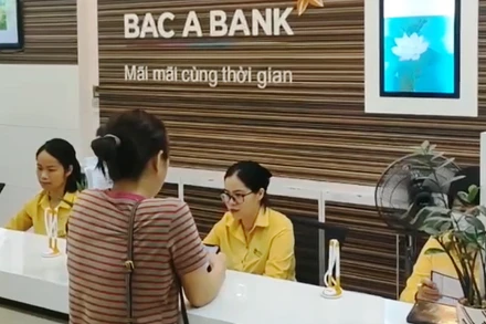 Công dân đến giao dịch tại Ngân hàng thương mại cổ phần Bắc Á.