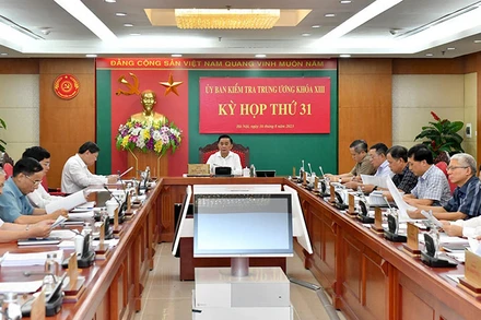 Tại Kỳ họp thứ 31, Ủy ban Kiểm tra Trung ương báo cáo, đề nghị Bộ Chính trị, Ban Bí thư xem xét, quyết định xử lý kỷ luật đối với các đồng chí Lê Đức Thọ và Phạm Gia Luật. (Ảnh: Đăng Khoa)