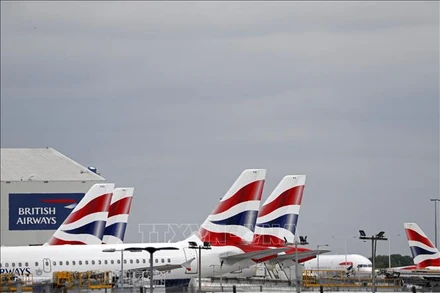 Máy bay của British Airways đậu tại sân bay London Heathrow, Anh. (Ảnh minh họa: AFP/TTXVN)