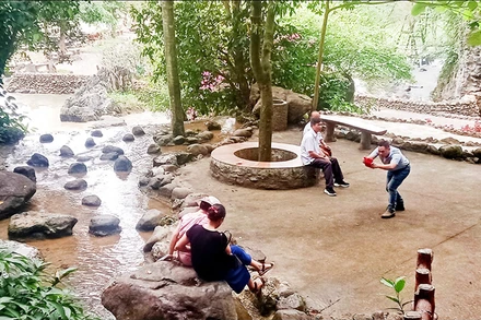 Khu bảo tồn và khai thác di tích hang Phượng Hoàng-suối Mỏ Gà.