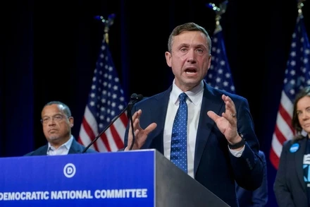 Ông Ken Martin được bầu làm Chủ tịch Ủy ban Quốc gia đảng Dân chủ (DNC), Mỹ. (Ảnh: AP/TTXVN)