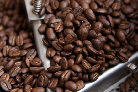 Giá cà-phê tăng vọt 5% do lo ngại thiếu hụt nguồn cung