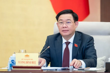 Chủ tịch Quốc hội Vương Đình Huệ phát biểu tại cuộc họp. 