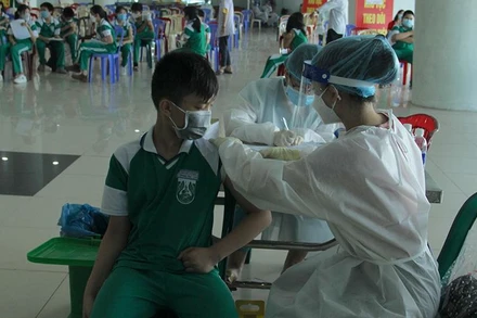 Đà Nẵng đẩy nhanh tiến độ tiêm vaccine ngừa Covid-19 cho học sinh trong độ tuổi.