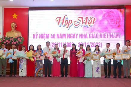 Tuyên dương các nhà giáo tiêu biểu năm 2022.