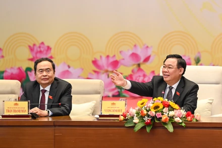 Chủ tịch Quốc hội Vương Đình Huệ, Phó Chủ tịch Thường trực Quốc hội Trần Thanh Mẫn tại cuộc gặp mặt.