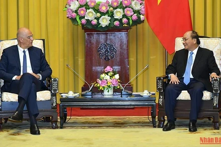 Chủ tịch nước Nguyễn Xuân Phúc tiếp Bộ trưởng Ngoại giao Hy Lạp Nikolaos Dendias.