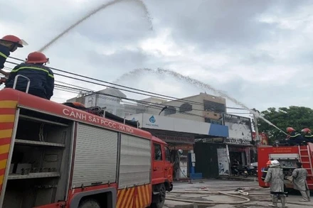 Công an huyện Phú Xuyên, Hà Nội diễn tập phương án chữa cháy.