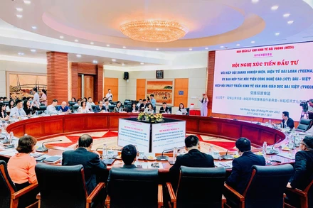 Quang cảnh gặp gỡ, xúc tiến đầu tư các doanh nghiệp thuộc Hiệp hội các nhà sản xuất thiết bị điện, điện tử Đài Loan (Trung Quốc) tại Hải Phòng.