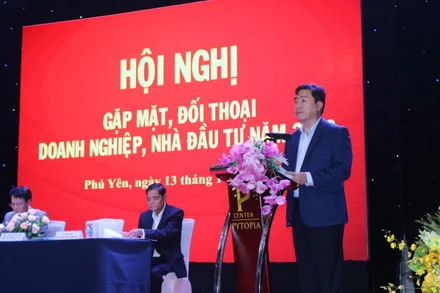 Ông Trần Hữu Thế, Chủ tịch Ủy ban nhân dân tỉnh Phú Yên giải thích, hướng tháo gỡ khó khăn, vướng mắc mà các doanh nghiệp và nhà đầu tư đang gặp phải. 