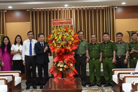 Bí thư Thành ủy Đà Nẵng Nguyễn Văn Quảng thăm, chúc mừng Công an Đà Nẵng nhân ngày truyền thống Cảnh sát nhân dân 20/7. 