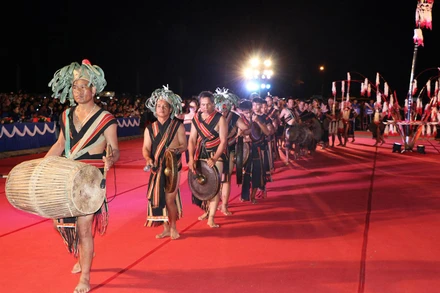 Các nghệ nhân biểu diễn tại Hội thi.