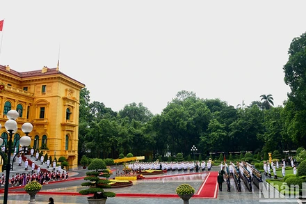 [Ảnh] Thủ tướng Phạm Minh Chính chủ trì Lễ đón Thủ tướng Malaysia Anwar Ibrahim và Phu nhân