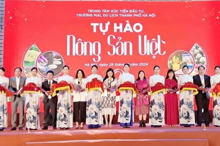 Các đại biểu khai mạc chương trình "Tự hào nông sản Việt Nam".