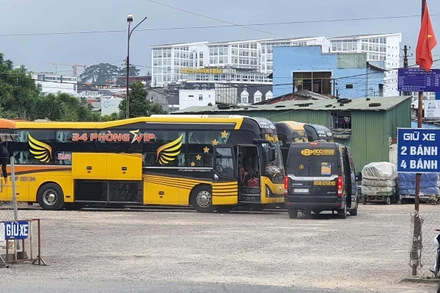 Bãi giữ xe tại trung tâm Đà Lạt, nơi các nhà xe chạy tuyến cố định thường đón trả khách. (Ảnh: Đ.K)