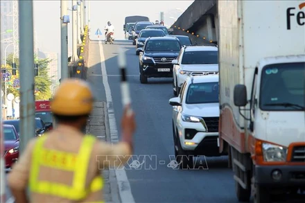 Hà Nội thu hồi 1.126 phù hiệu, biển hiệu của phương tiện vi phạm tốc độ