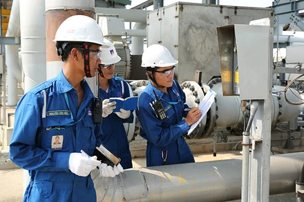 Các kĩ sư vận hành tại BSR được đánh giá đã trở thành những chuyên gia lọc dầu.