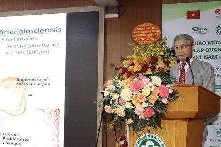 Chuyên gia đến từ Nhật Bản báo cáo tại hội thảo.