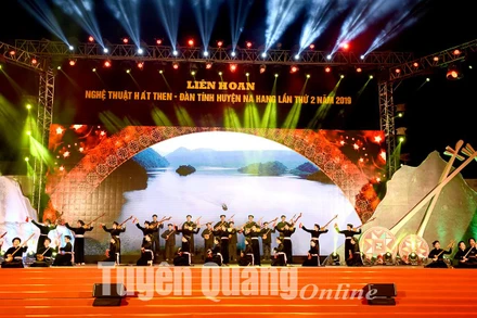 Một tiết mục hát Then được biểu diễn tại Liên hoan hát Then, đàn Tính huyện Na Hang năm 2019. (Ảnh: Quốc Việt)