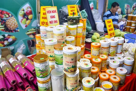 Các sản phẩm OCOP tiêu biểu được trưng bày tại Tuần hàng quảng bá nông sản Hà Nội và các tỉnh, thành phố 2023. (Ảnh: Nhật Quang)