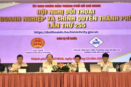 Phó Cục trưởng Cục Thuế Thành phố Hồ Chí Minh Nguyễn Tiến Dũng chủ trì Hội nghị Đối thoại với doanh nghiệp và người nộp thuế. 