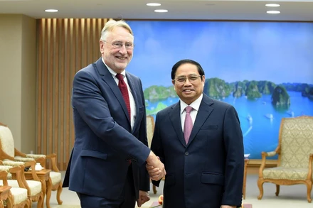 Thủ tướng Phạm Minh Chính đón ông Bernd Lange, Chủ tịch Ủy ban Thương mại quốc tế của Nghị viện châu Âu. 