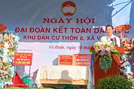 Phó Chủ tịch Quốc hội Nguyễn Khắc Định phát biểu tại Ngày hội Đại đoàn kết toàn dân Khu dân cư cư thôn 8, xã Vũ Đoài, huyện Vũ Thư, tỉnh Thái Bình.