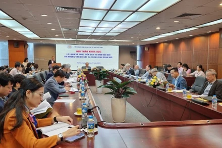 Đông đảo các nhà khoa học tham dự hội thảo.