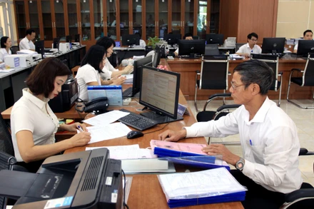 Trung tâm hành chính công tỉnh Thái Bình thực hiện quy trình “5 tại chỗ” để giải quyết công việc cho tổ chức, cá nhân đến giao dịch.