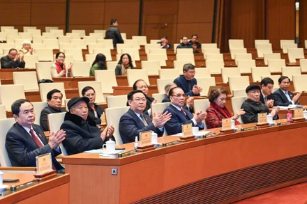 Các đồng chí lãnh đạo, nguyên lãnh đạo Đảng, Nhà nước, Quốc hội dự buổi gặp mặt. (Ảnh: DUY LINH)