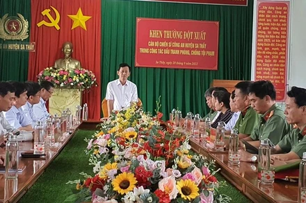 Quang cảnh Lễ khen thưởng.
