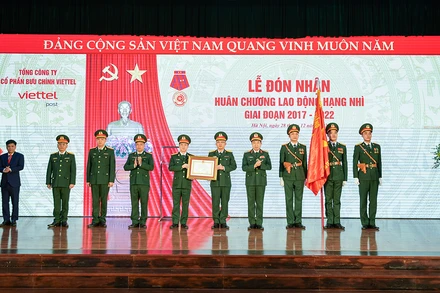 Lễ trao Huân chương Lao động hạng Nhì cho Viettel Post.