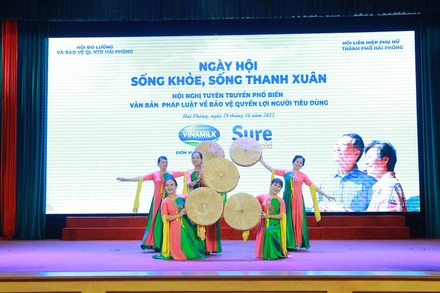 Tiết mục văn nghệ chào mừng.