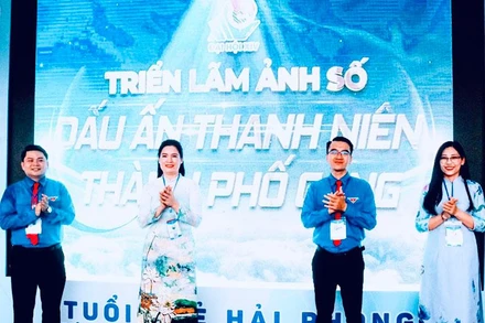 Khai mạc triển lãm ảnh số “Dấu ấn thanh niên thành phố Cảng”.