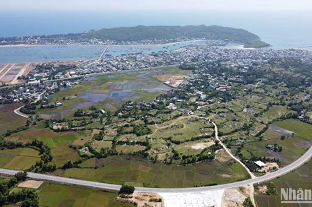 Đô thị Sa Huỳnh dân cư đông đúc nên việc xây dựng hệ thống cấp nước sạch cho người dân là rất quan trọng và cấp thiết.