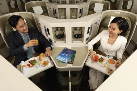 Khách mua vé phổ thông Vietnam Airlines được nâng hạng thương gia miễn phí