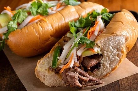 Bộ Y tế đề nghị truy xuất nguồn thực phẩm nghi gây ngộ độc khiến 37 người nhập viện do ăn bánh mì. (Ảnh minh họa: Internet)