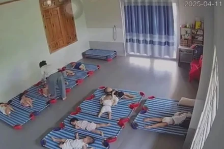 Hình ảnh cắt từ camera ghi lại vụ việc.