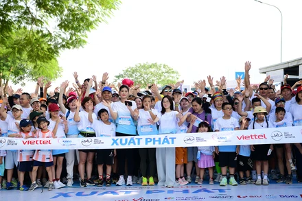 Các em thiếu nhi cùng viết nên câu chuyện đẹp về lòng nhân ái, tại sự kiện "5000 bước chân hạnh phúc".